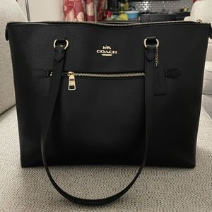 Coach Gallery Tote in Gold hardware